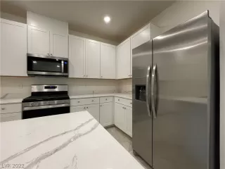 Photo #6: 2447289 Listing 