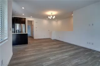 Photo #6: 2447302 Listing 