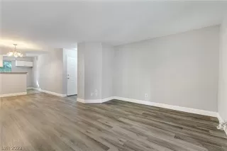 Photo #3: 2447320 Listing