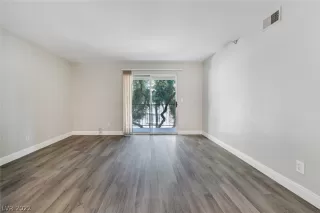 Photo #4: 2447320 Listing