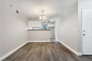 Photo #5: 2447320 Listing