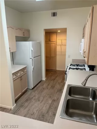 Photo #2: 2447330 Listing 