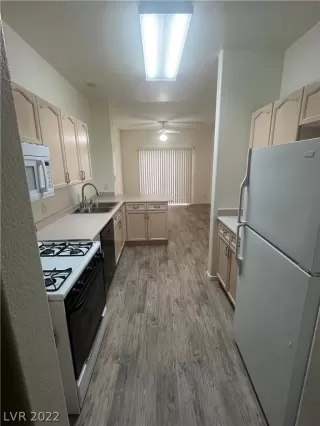 Photo #4: 2447330 Listing 