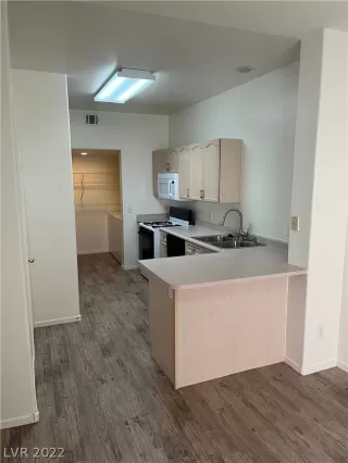 Photo #6: 2447330 Listing 