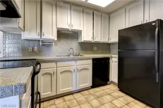 Photo #6: 2447437 Listing 