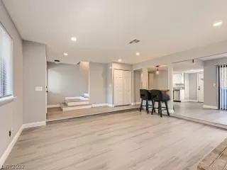 Photo #5: 2447443 Listing 