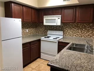 Photo #5: 2447456 Listing 