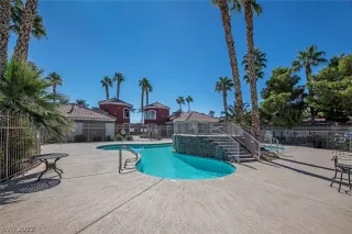 Photo #3: 2447457 Listing 