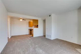 Photo #4: 2447523 Listing