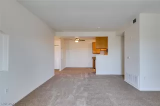 Photo #5: 2447523 Listing