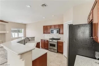 Photo #3: 2447533 Listing