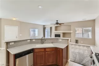 Photo #4: 2447533 Listing