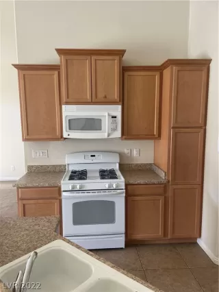 Photo #5: 2447549 Listing 