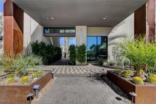 Photo #1: 2447587 Listing