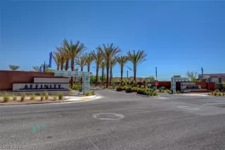 Photo #5: 2447587 Listing