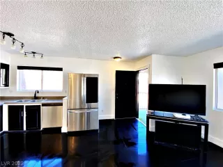 Photo #3: 2447597 Listing 