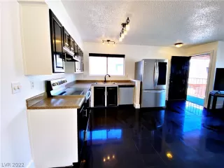 Photo #4: 2447597 Listing 