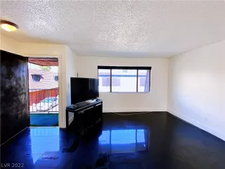 Photo #6: 2447597 Listing 