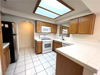 Photo #5: 2447614 Listing 