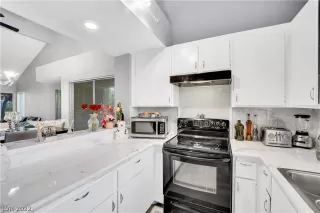 Photo #1: 2447617 Listing