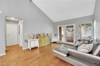 Photo #6: 2447617 Listing