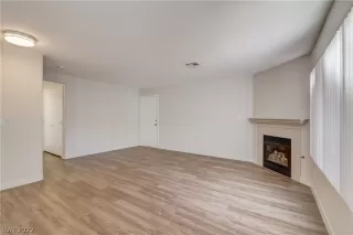 Photo #3: 2447623 Listing