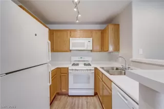 Photo #6: 2447623 Listing