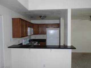 Photo #5: 2447655 Listing