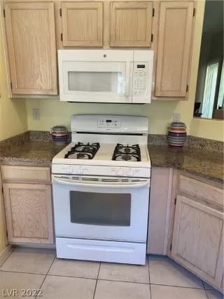 Photo #4: 2447666 Listing