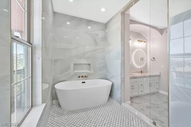 MLS: 2447668 Condo For Sale