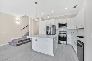 Photo #1: 2447668 Listing 