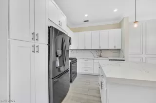 Photo #3: 2447668 Listing 