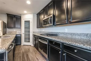 Photo #6: 2447680 Listing 