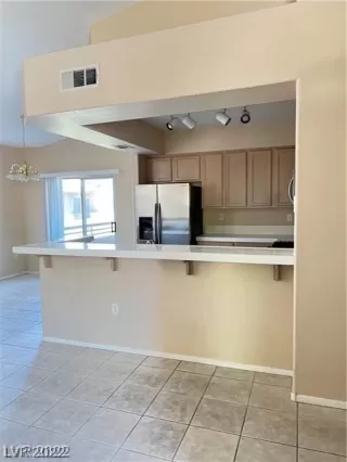 Photo #4: 2447689 Listing 