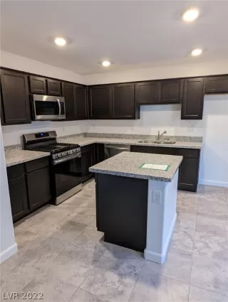 Photo #1: 2447709 Listing 