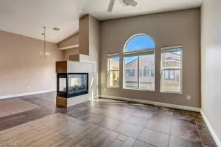 Photo #6: 2447730 Listing