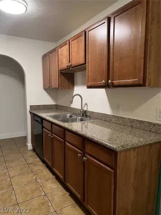 Photo #3: 2447764 Listing 