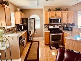 Photo #5: 2447768 Listing