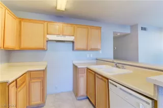 Photo #3: 2447785 Listing 