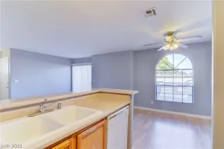 Photo #4: 2447785 Listing 