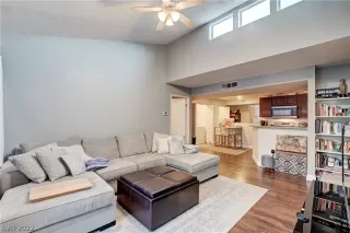 Photo #3: 2447855 Listing 