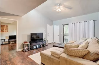 Photo #4: 2447855 Listing 