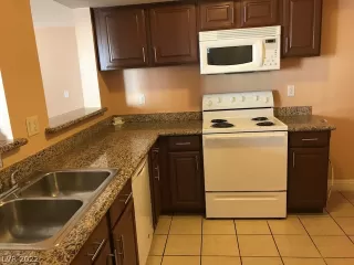 Photo #6: 2447878 Listing 