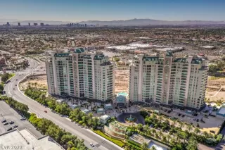 Photo #3: 2447887 Listing