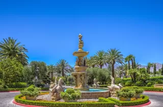 Photo #4: 2447887 Listing