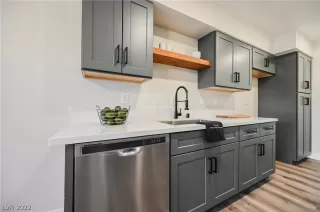 Photo #5: 2447899 Listing