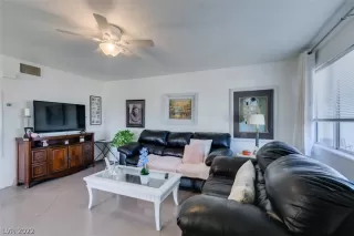 Photo #4: 2447905 Listing 