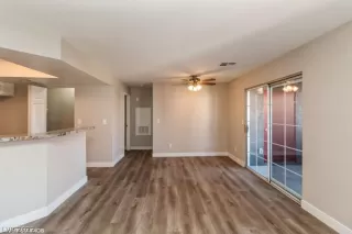 Photo #4: 2447907 Listing 