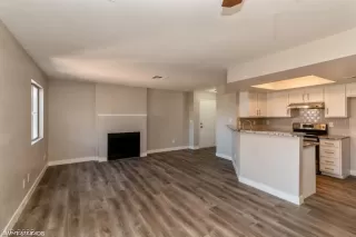 Photo #5: 2447907 Listing 