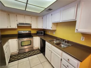 Photo #1: 2447916 Listing 